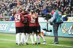 1-0. På et straffespark bragte nordmanden Mohammed Abdellaoue Hannover 96 på 1-0. 