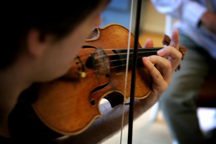 Forandring. Vi står hverken foran ragnarok eller den klassiske musiks undergang, vi har blot et par små tekniske udfordringer plus lidt økonomiske udskrivninger. 