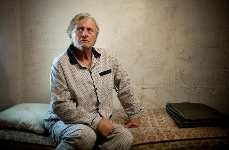 Kidnapning. En hollandsk domstol giver ikke mafiabossen Holleeder medhold i, at 'The Heineken Kidnapping' skal bremses, fordi den er baseret på virkelige hændelser. 