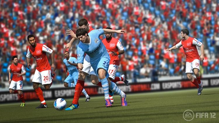 FIFA 12 kommer klart bedst ud af årets dyst om fodboldspil. Flere overraskelser, mere nytænkning og så opfører bolden sig ikke som man forventer, men som i virkeligheden. 