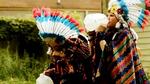 Indianer. Tøjmærket Proenza Schouler har igen bedt instruktøren Harmony Korine om en film i anledning af sin efterårskollektion, der bruger navajoindianernes mønstre som inspiration. 