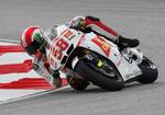 DØDSULYKKE. Den italienske motorsportskører er her fotograferet under gårsdagens træning på Sepbang-banen inden grand prix-løb, der nu har kostet ham livet. 