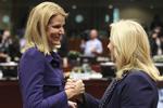 Hello. Helle Thorning-Schmidt fik uddelt adskillige håndtryk i weekenden. Her hilser hun på sin slovakiske kollega, Iveta Radicova. 