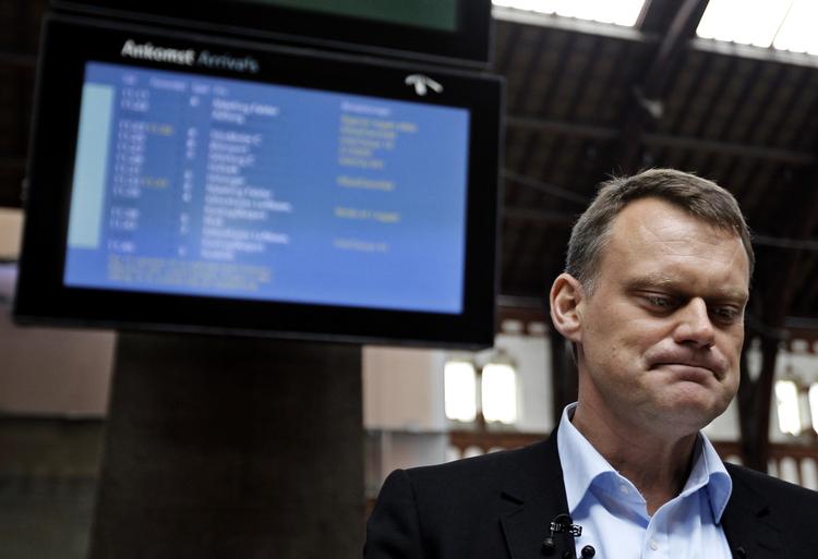 dsb-krise. For bare en måneds tid siden indkaldte den daværende direktør i DSB, Christian Roslev, til et utraditionelt pressemøde under uret på Hovedbanegården, for at orientere om transport-gigantens dårlige økonomi. 