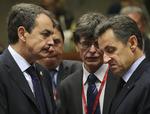 topmøde. I går mødtes EU's stats- og regeringschefer for at finde en løsning på gældskrisen. Her er det Frankrigs præsident Nicolas Sarkozy (th.) og Spaniens ministerpræsident Jose Luis Rodriguez Zapatero (tv.) 