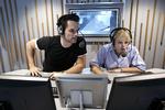 Værter. På den nye Radio 24syv  øver  Kristoffer Meinert og Louise Bokkenheuser sig på deres program Globus. 