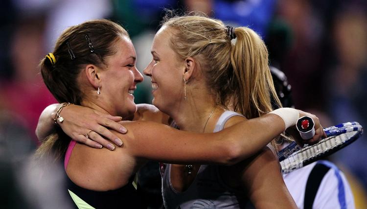 KRAM. Agnieszka Radwanska er en af Caroline Wozniackis bedste veninder på WTA-touren. 