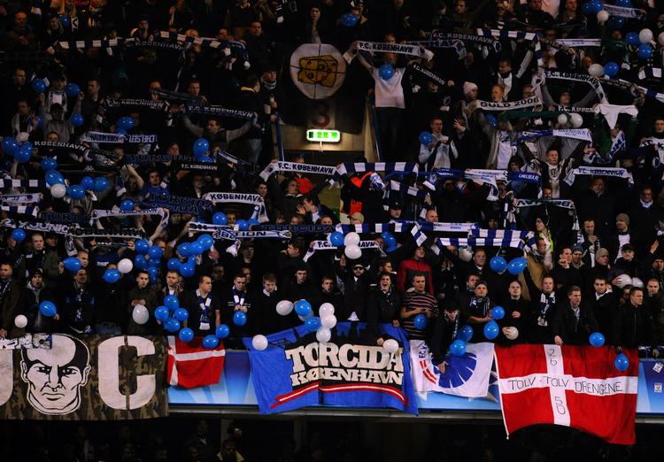 Rejselystne. Fyn, Belgien eller Tyskland. FCK-fans tager gerne på tur. Her er de på Stamford Bridge i London til CL-bold mod Chelsea i foråret 2011. 