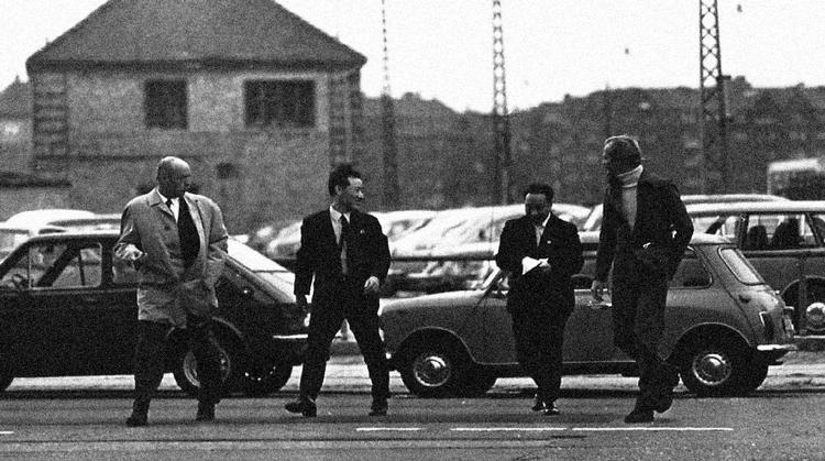 Nordkoreanske diplomater ved politigården  i København. Fotos fra bogen 
