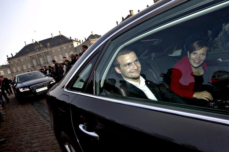 overlevelse. Skatteminister Thor Möger Pedersen har brug for sin gode veninde Astrid Krag. Han er nemlig ikke valgt til Folketinget, hvilket kan vise sig at være katastrofalt, hvis en anden fløj i partiet får magten. 
