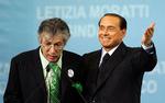 AFTALE. Italienske medier skriver, at ministerpræsident Silvio Berlusconi (th) og lederen af Liga Nord-partiet, Umberto Bossi, har indgået aftale om Berlusconis afgang. 