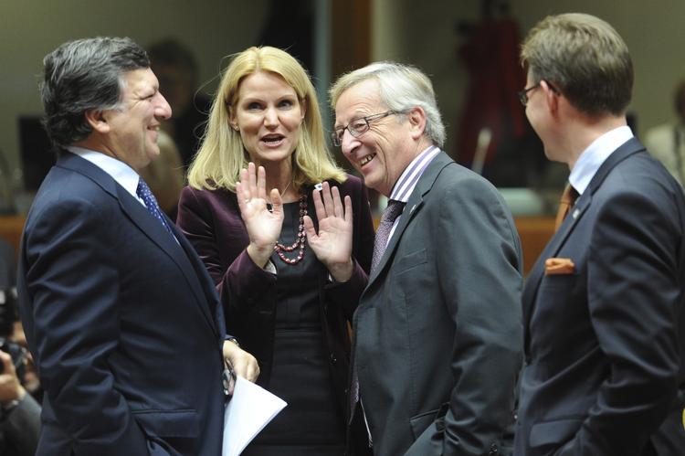 Krise. Selv om situation i EU er alvorlig var der plads til smil, da EU-lederne i dag samledes til krisemøde i Bruxelles. 