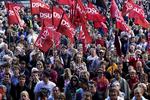 PROTEST. Ungdomsorganisationerne DSU og SFU indgår en fælles alliance mod finansspekulanter og en ’unfair fordeling’ af betalingen for den økonomiske krise. Her et billede fra 1. maj i Fælledparken i år. 