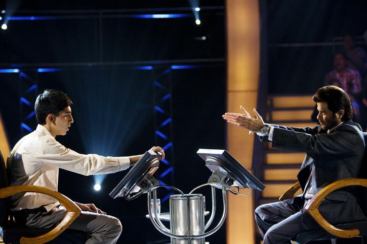 Profeti. I filmen 'Slumdog Millionaire' vinder 18-årige Jamal (Dev Patel) hovedprisen på 20 millioner rupier i 'Hvem vil være millionær', selv om værten (Anil Kapoor) gør sit bedste for at hyle ham ud af den. I virkelighedens verden er præmiesummen to en halv gange så høj i den indiske udgave af den populære quiz. 