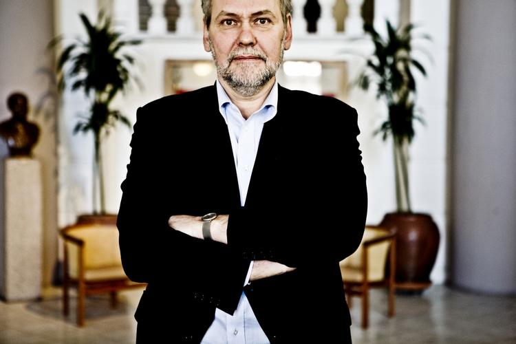 Formanden for FOA Dennis Kristensen påpeger, at der ikke kan laves aftaler med LO uden de øvrige fagforeninger. 