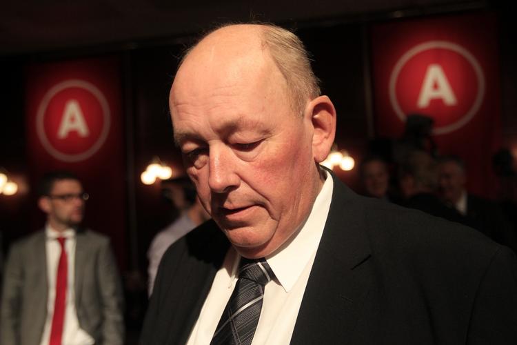 LO's formand Harald Børsting fejrede valgsejren med Socialdemokraterne. Nu er FOA-formand Dennis Kristensen bekymret for Børstings møder med finansminister Bjarne Corydon (S). 