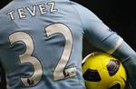 nedsat. En månedslønnen på 8,5 mill. kr. skulle Carlos Tevez have betalt i bøde, men den er nu halveret. 