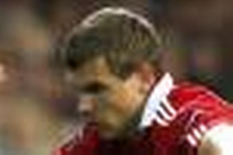 STÆRK. Selv om Andreas Bjelland til daglig spiller i Superligaen, havde han ikke problemer med at holde Portugals verdensstjerner. 