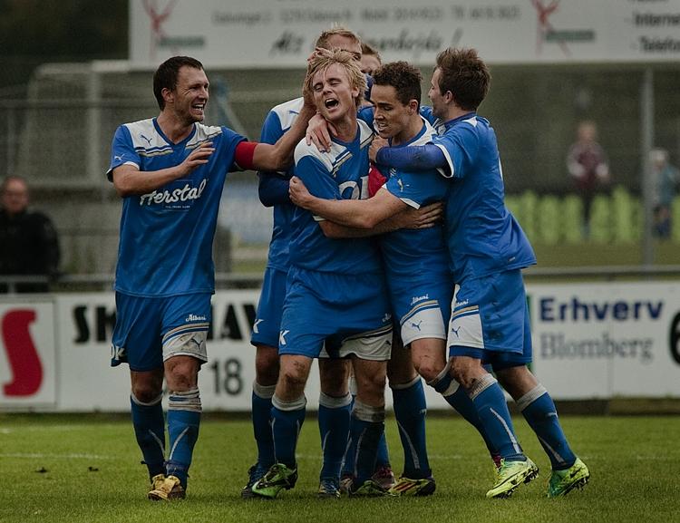 4-3. Efter Christian Jensen (med åben mund) havde scoret sejrsmålet, var der atter jubel i Næsby, der er sikker på at få hjemmebane, når der i dag trækkes lod til kvartfinalerne. 