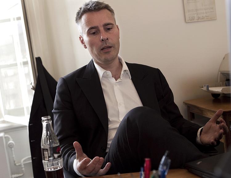 For cirka en måned siden måtte Henrik Sass Larsen meddele offentligheden, at han ikke kunne få sikkerhedsgodkendelse fra Pet 