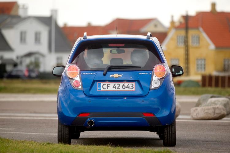 Energimærke. Blandt de miljøvenlige minibiler findes Chevrolet Spark, der koster fra 91.000 kr. og kører op til 20 km/l. Foto: Jacob Ehrbahn 