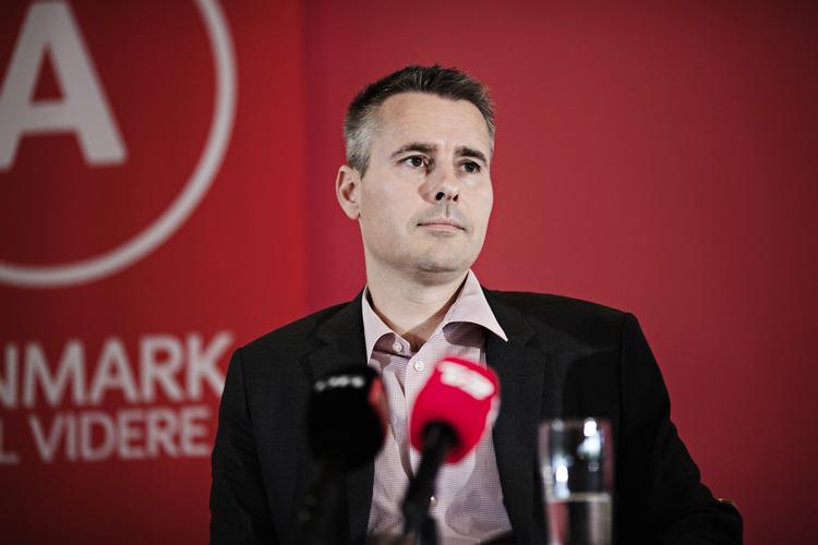 Forklaring. Henrik Sass Larsen har lavet et notat over forløbet, hvor han ikke fik en sikkerhedsgodkendelse. 