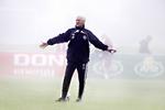 fodboldfrelseren. »Det handler jo om meget mere end fodbold. Hvad skulle vi gøre uden mennesker som Morten Olsen?«, spørger Bjørn Bredal. 