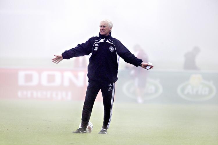fodboldfrelseren. »Det handler jo om meget mere end fodbold. Hvad skulle vi gøre uden mennesker som Morten Olsen?«, spørger Bjørn Bredal. 