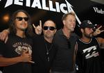 Øv. Metallica med danske Lars Ulrich (nr. to fra venstre) skriver i en erklæring sammen med de andre medlemmer af bandet, at de er dybt skuffede over at måtte aflyse koncerten i New Dehli. 