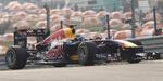 Suveræn. Sebastian Vettel i RedBull-raceren  starter igen forrest. 