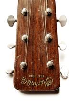 Lov. Amerikanske myndigheder tolererer ikke anvendelse af ulovligt træ i produktionen af guitarer. Denne Martin 000-18 fra 1961 er fremstillet af gran, men blandt andet gribebrættet er fremstillet af brasiliansk palisander, som er balndt verdens mest truede træsorter. 