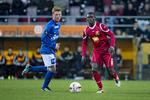 hovsa. Sidst i kampen blev Enoch Adu (th.) og FC Nordsjælland straffet af Lyngby. 