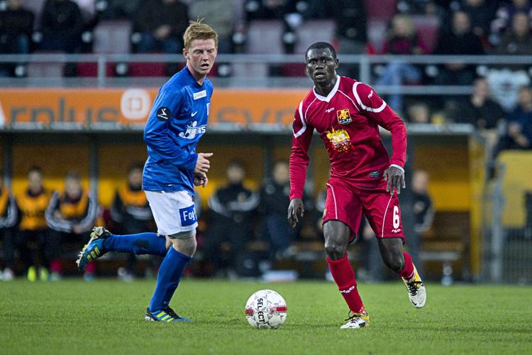hovsa. Sidst i kampen blev Enoch Adu (th.) og FC Nordsjælland straffet af Lyngby. 