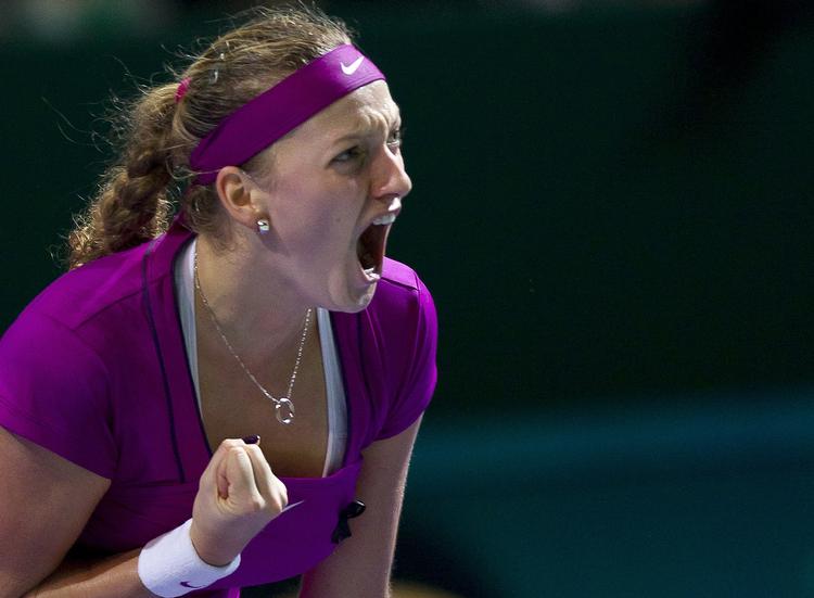 brøl. Selv om 5-0 blev til 5-5 vandt Petra Kvitova første sæt og senere kampen i tre sæt. 