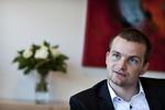 Håndsrækning. Skatteminsister Thor Möger Pedersen kommer familier med flere end to børn til hjælp. 