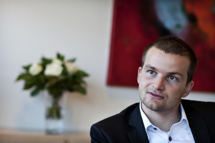 Håndsrækning. Skatteminsister Thor Möger Pedersen kommer familier med flere end to børn til hjælp. 