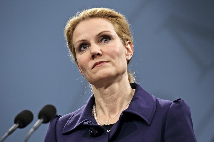 Fremrykker. Helle Thorning-Schmidt sagde i sin åbningstale i Folketinget, at regeringen vil fremrykke investeringer for ti milliarder kroner næste til år. Nu vil hun lægge yderligere syv milliarder i puljen i 2013. 