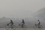 Smog. Kinas hovedstad er vant til forureningen. Billedet er fra 2008, hvor det var et yndet samtaleemne ved afviklingen af De Olympiske Lege i byen. 
