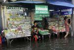 PRISFORHØJELSE. Oversvømmelserne i Thailand betyder dyrere varer for turister i landet. 