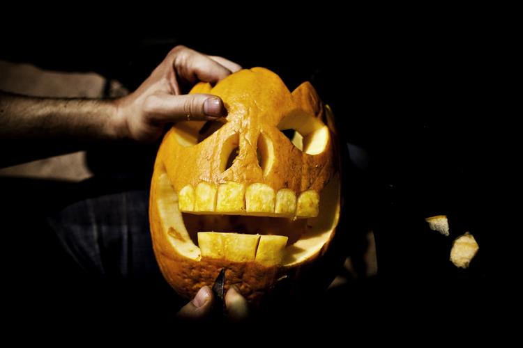 TRADITION. Adventskransen er ikke nogen gammel tradition - og om en generation vil Halloween også være gledet ind i vores kalender over dage, der fejres. 