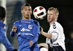 Bundet. 26-årige Eckersley (t.h.) har tidligere spillet i Brøndby og Horsens. 