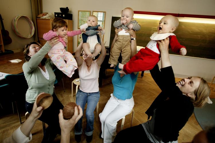 JUBII. Børnechecken er tilbage i ubeskåret form, lover regeringen. 