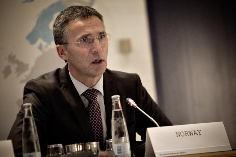 LYDHØR. Norges statsminister Jens Stoltenberg har under sit besøg i Danmark også været forbi Københavns Rådhus. 