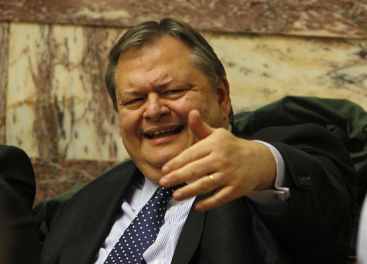 Tale. Den græske finansminister, Evangelos Venizelos, gestikulerede til pressen, da George Papandreouto i aftes holdt tale i det græske parlament. 