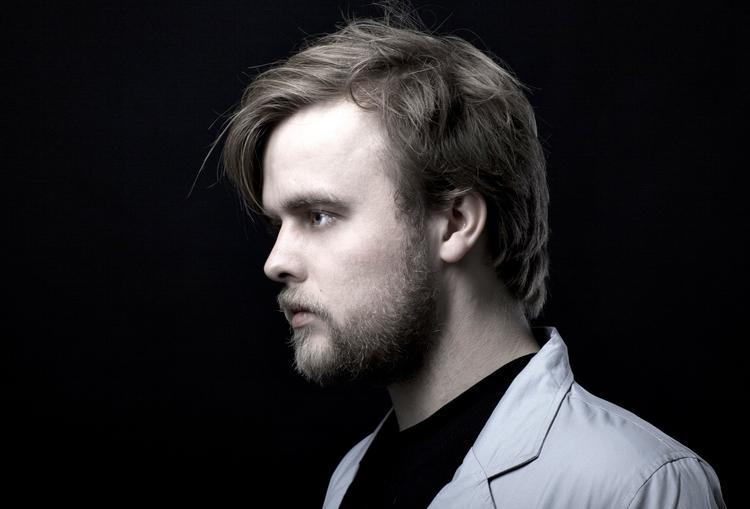 kaptajn. Troels Abrahamsen er et råb fra en ubåd på tristessens dybder. Men sangene har aldrig været bedre. 
