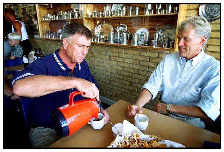 landstrænerne. Som aktiv spillede Morten Olsen under tre landstrænere i sine 19 år på landsholdet: Rudi Strittich, Kurt Nielsen og Sepp Piontek (tv.). 
