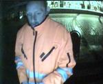 Efterlyst. Politiet advarer mod at tage kontaktt til Tonny Vang Pedersen, da det våben, som blev brugt ved nedskydningen, ikke er fundet endnu. 