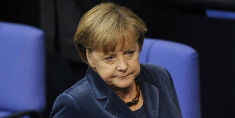 Telefonmøde. Den tyske kansler  Angela Merkel og den franske præsident, Nicolas Sarkozy, har drøftet situationen over telefonen. 