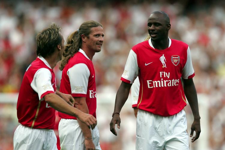 Legender. Lee Dixon (tv) er sammen med et par andre store Arsenal-profiler, Emmanuel Petit (midt) og Patrick Viera under en velgørenhedskamp i 2006. 