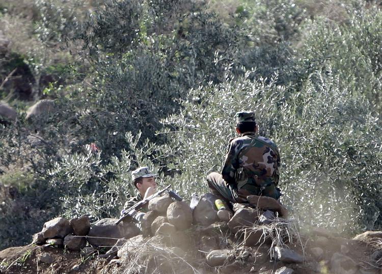 Kontrol. Siden marts er mere end 5.000 syriske flygtninge strømmet over grænsen til Libanon, hvor Syrien ifølge flere vidner graver landminer ned. 
